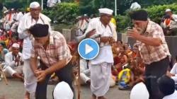 “ही आहे वारीची सुंदरता!” वारकऱ्यांचा हा Video पाहून तुमचंही मन आनंदाने भरून येईल